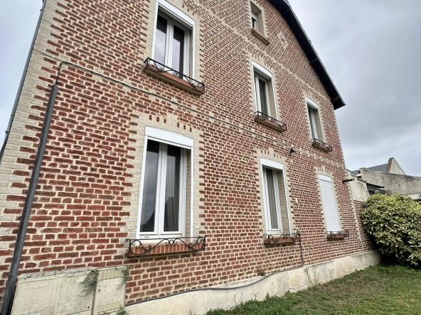 Charmante maison de 196 m² à vendre à Crécy-sur-Serre, proximité de services et loisirs