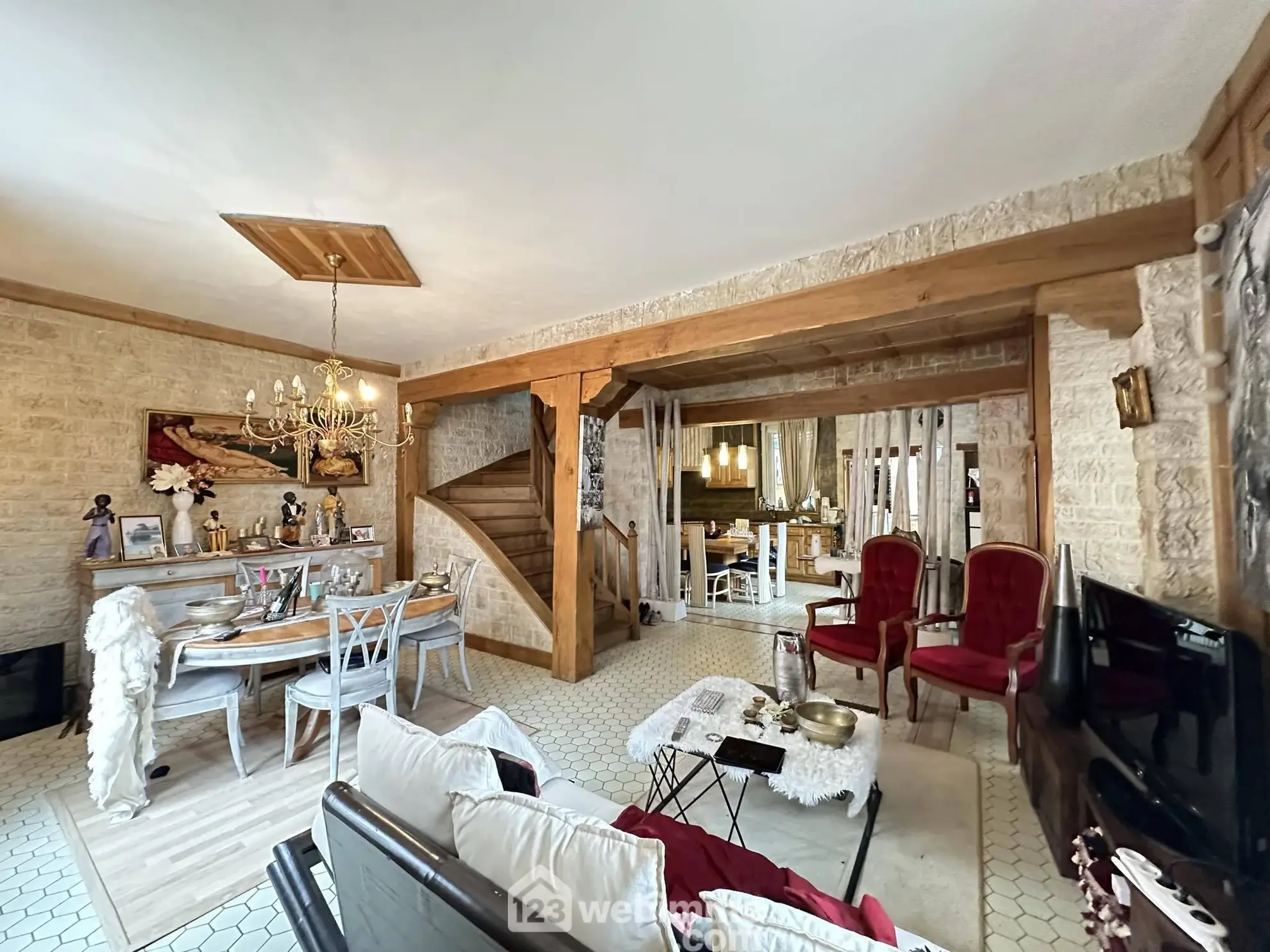 Charmante maison de 196 m² à vendre à Crécy-sur-Serre, proximité de services et loisirs 