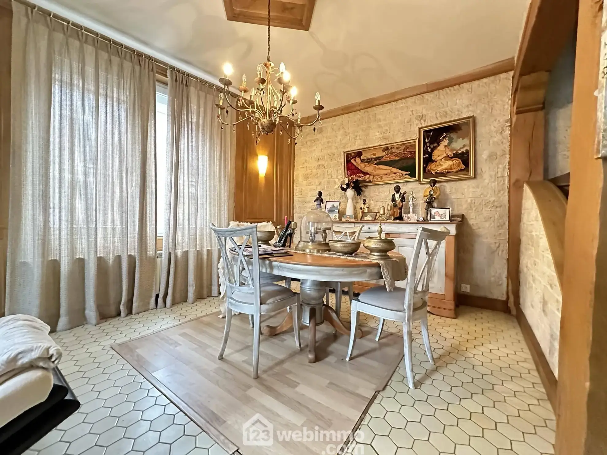 Charmante maison de 196 m² à vendre à Crécy-sur-Serre, proximité de services et loisirs 