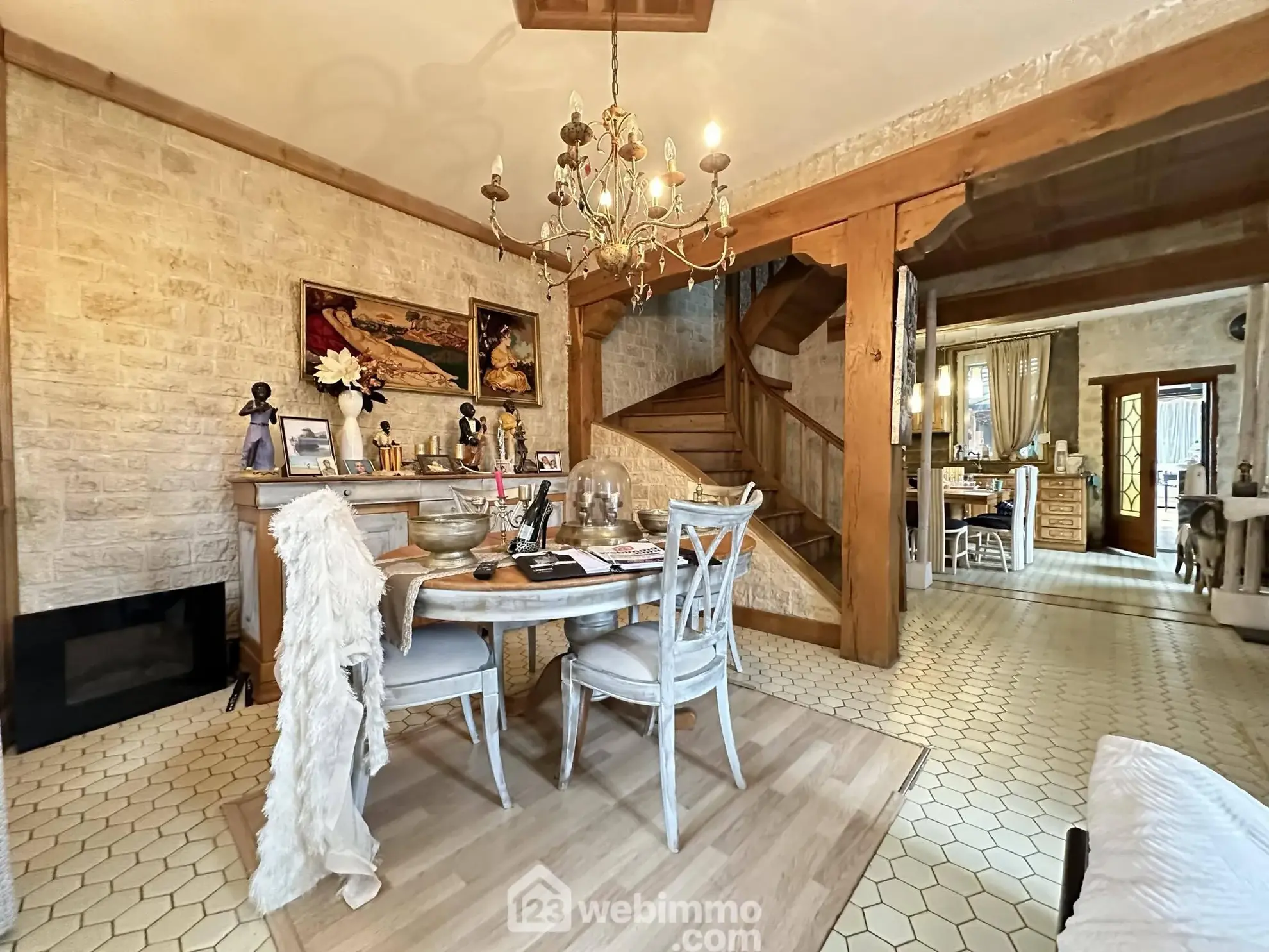 Charmante maison de 196 m² à vendre à Crécy-sur-Serre, proximité de services et loisirs 