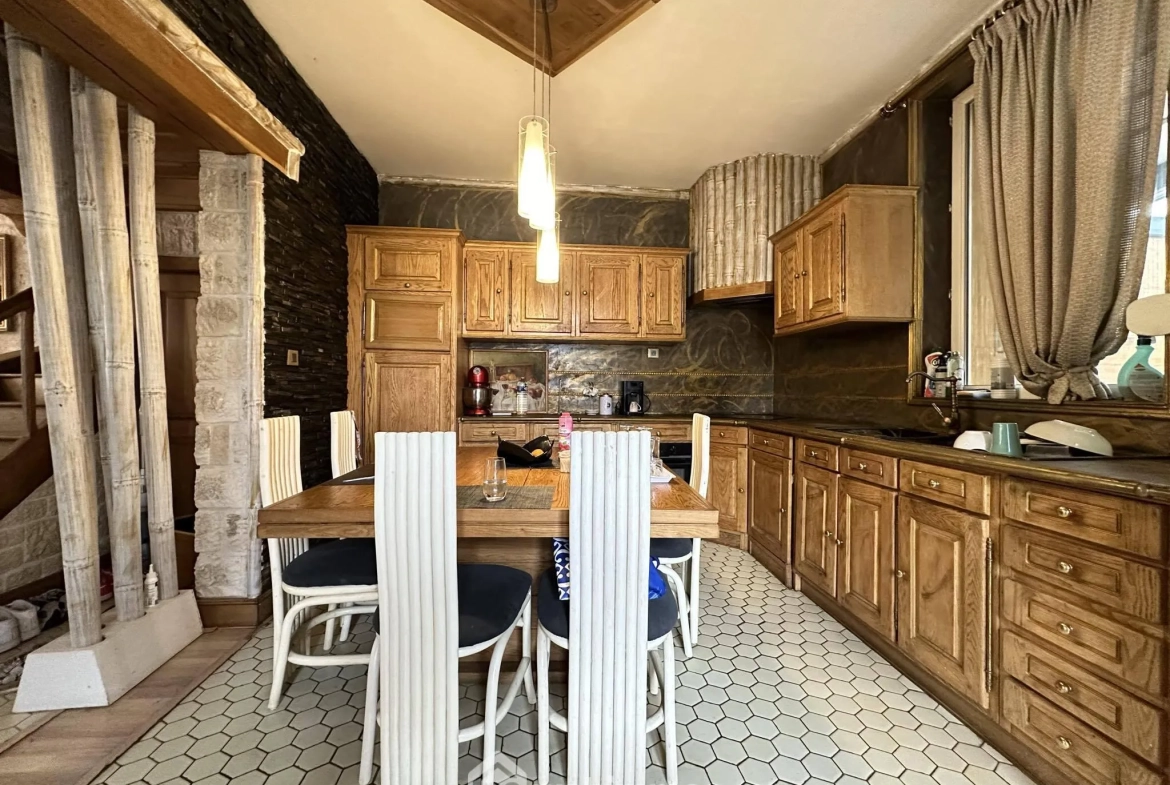 Charmante maison de 196 m² à vendre à Crécy-sur-Serre, proximité de services et loisirs 