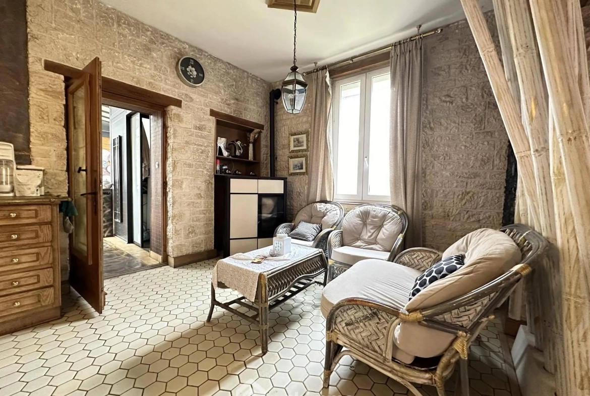 Charmante maison de 196 m² à vendre à Crécy-sur-Serre, proximité de services et loisirs 