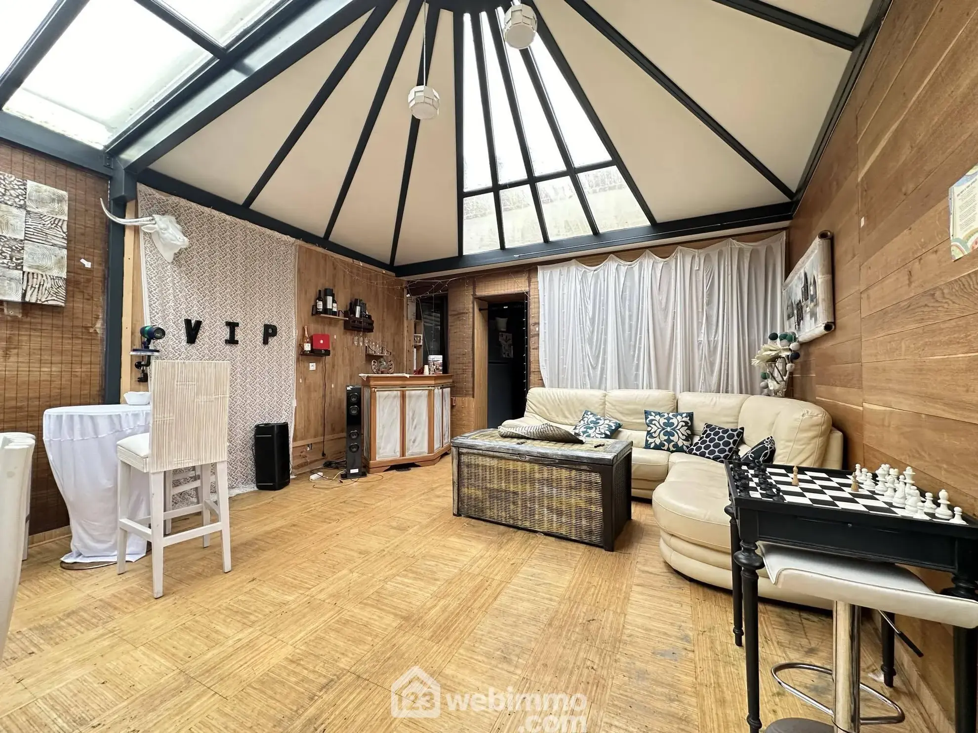 Charmante maison de 196 m² à vendre à Crécy-sur-Serre, proximité de services et loisirs 