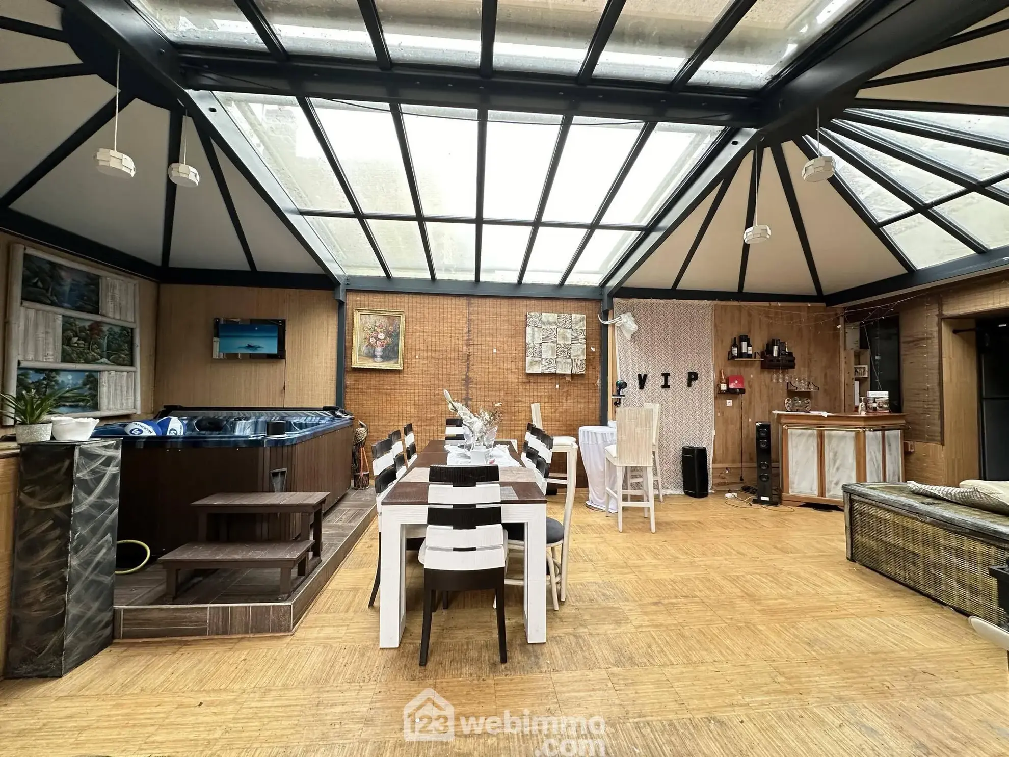 Charmante maison de 196 m² à vendre à Crécy-sur-Serre, proximité de services et loisirs 