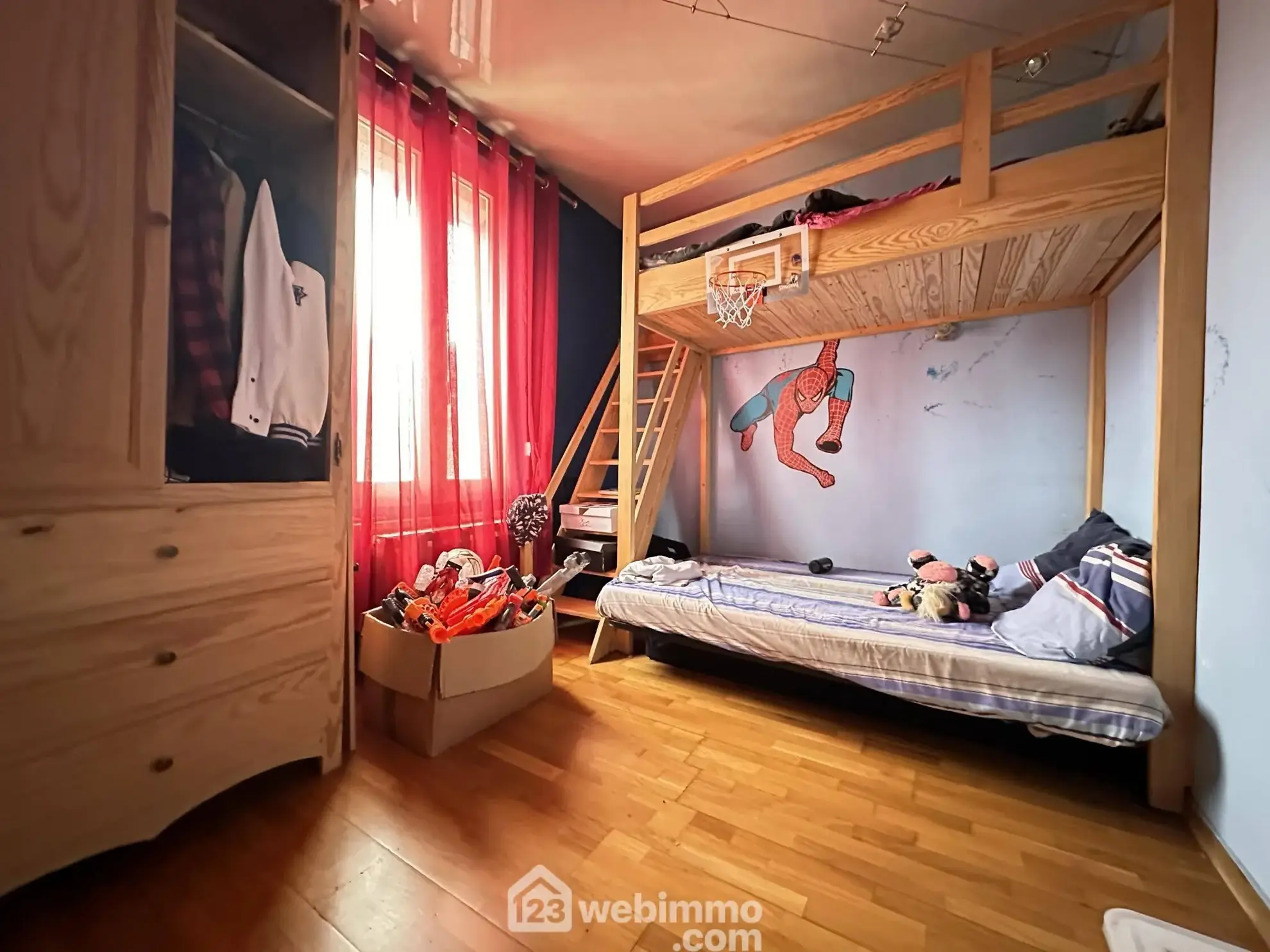 Charmante maison de 196 m² à vendre à Crécy-sur-Serre, proximité de services et loisirs 
