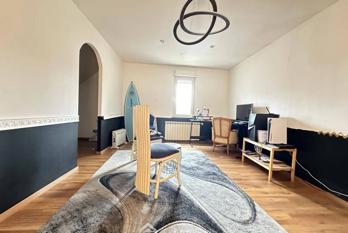 Charmante maison de 196 m² à vendre à Crécy-sur-Serre, proximité de services et loisirs 
