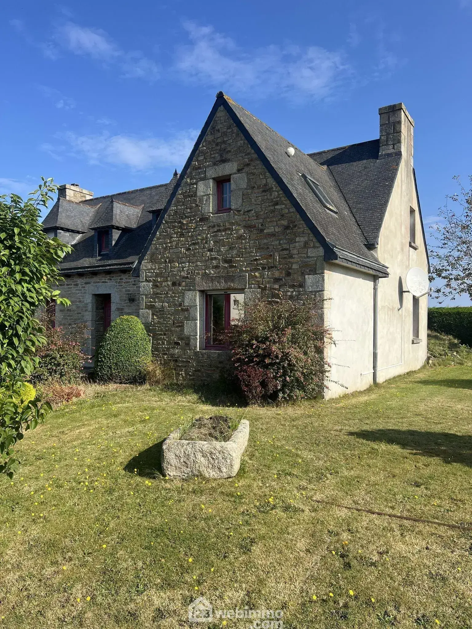 Maison en pierre à rénover avec potentiel à Ploumilliau 155m² 