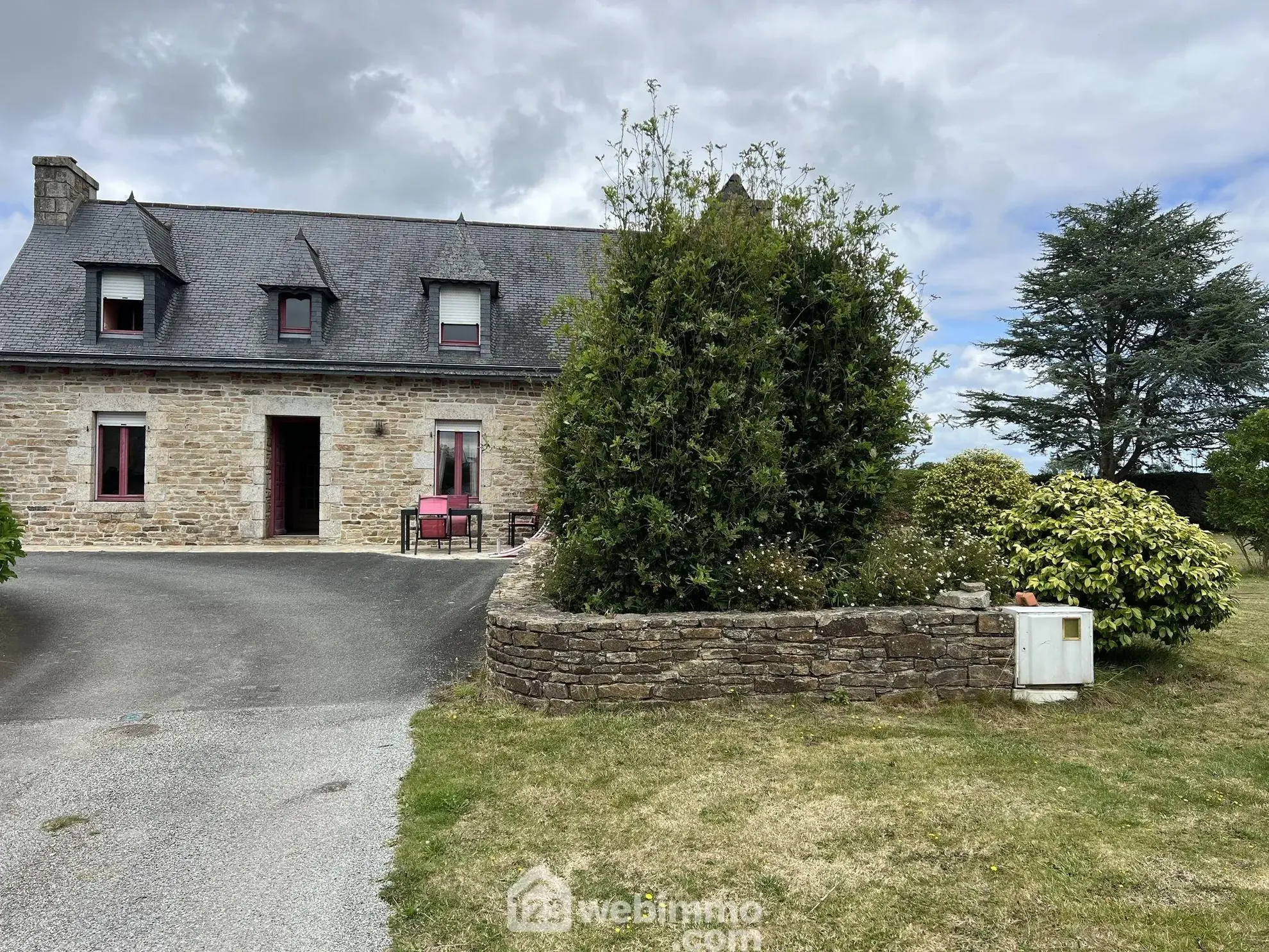 Maison en pierre à rénover avec potentiel à Ploumilliau 155m² 