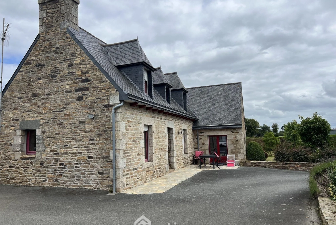 Maison en pierre à rénover avec potentiel à Ploumilliau 155m² 