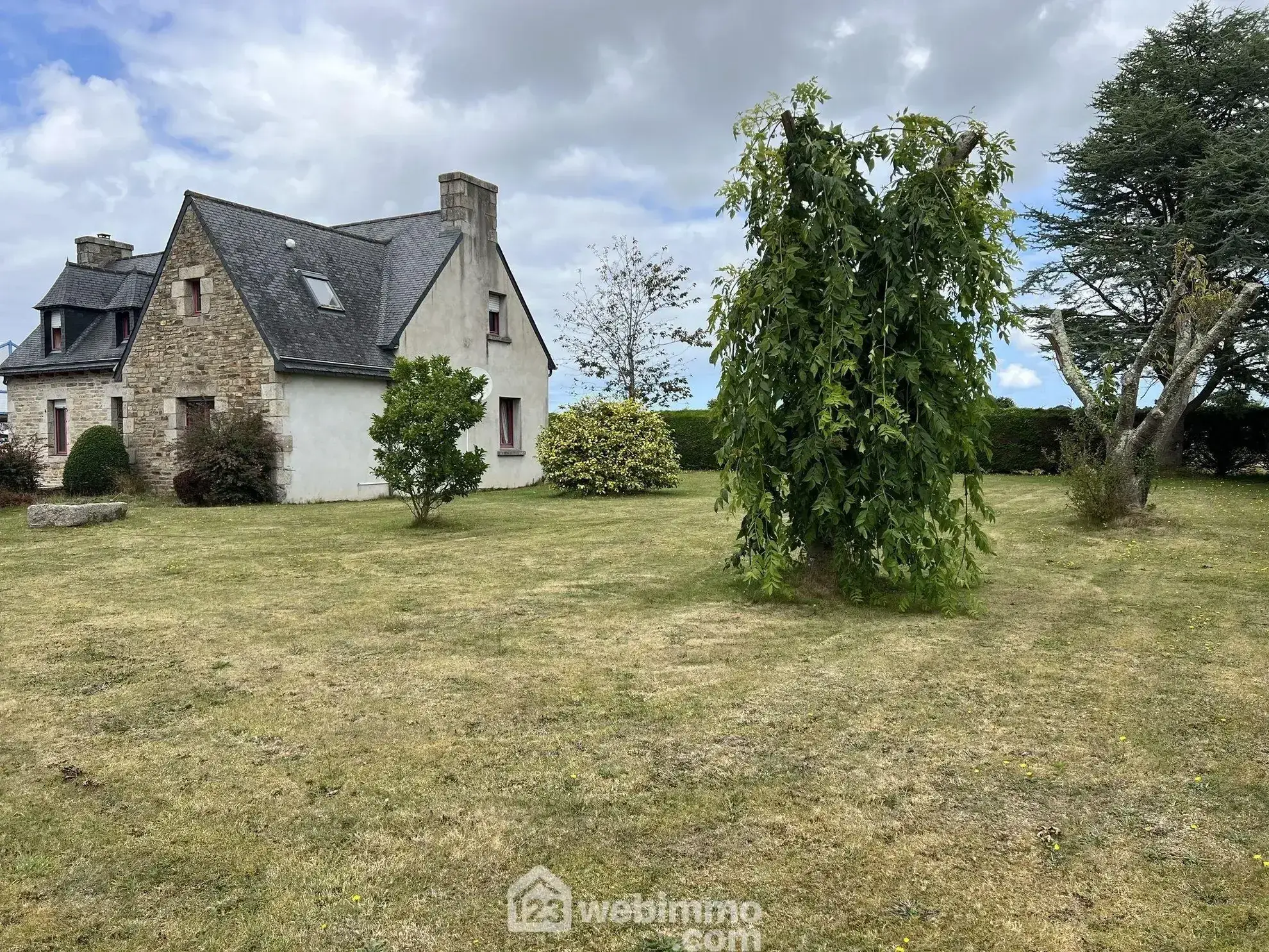 Maison en pierre à rénover avec potentiel à Ploumilliau 155m² 
