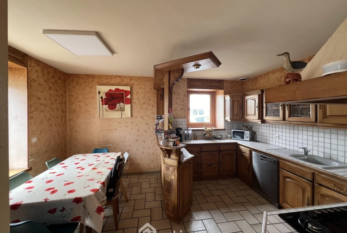 Maison en pierre à rénover avec potentiel à Ploumilliau 155m² 
