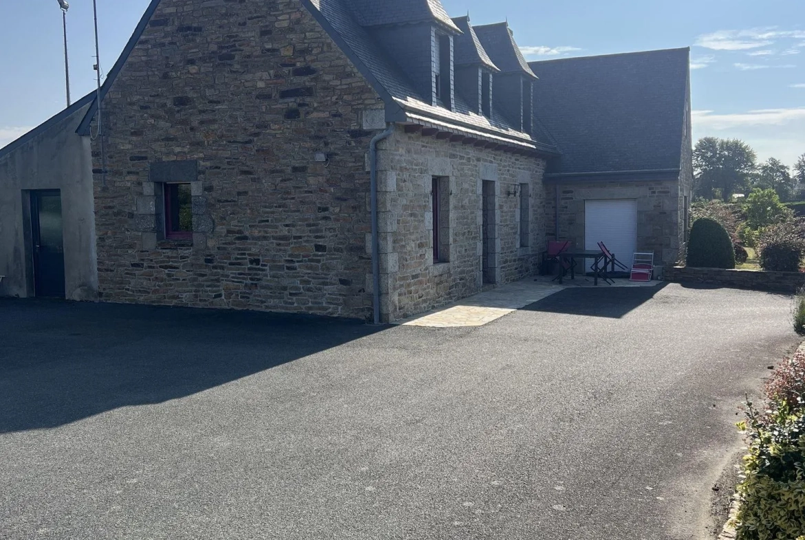 Maison en pierre à rénover avec potentiel à Ploumilliau 155m² 