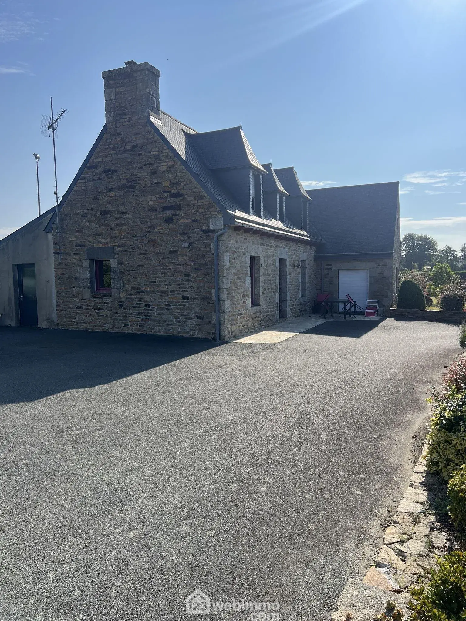 Maison en pierre à rénover avec potentiel à Ploumilliau 155m² 