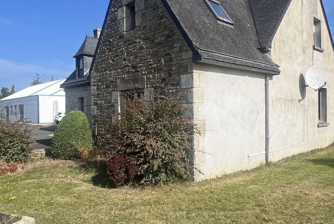 Maison en pierre à rénover avec potentiel à Ploumilliau 155m² 