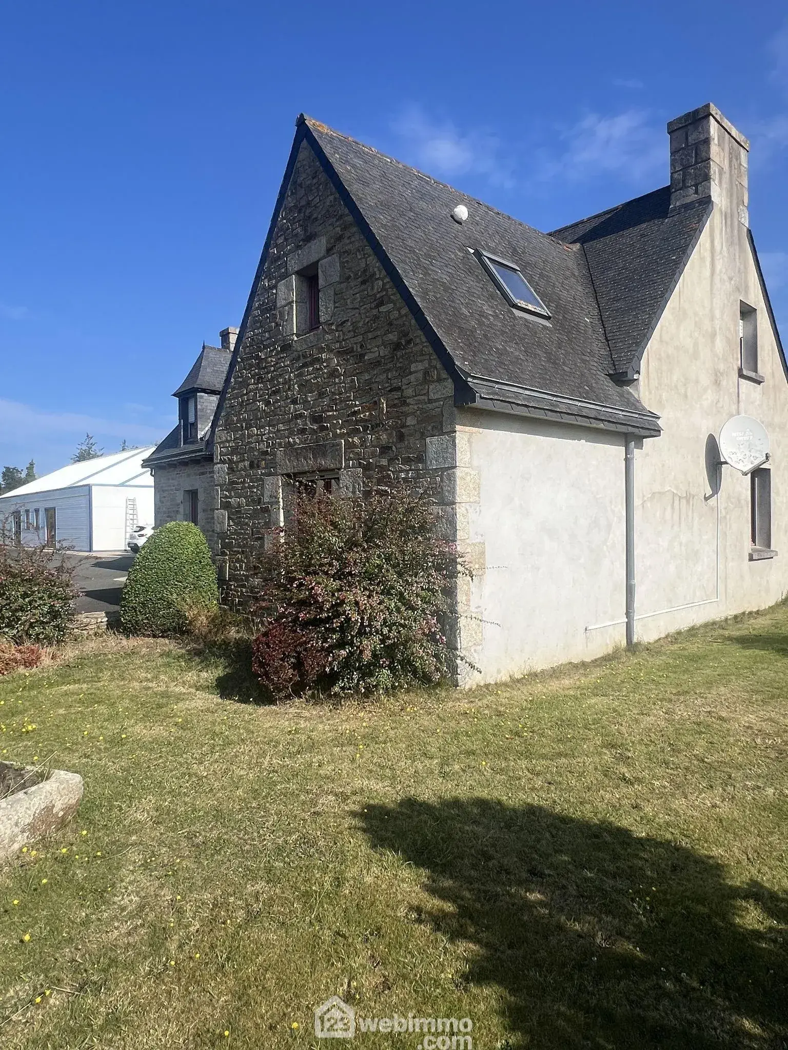 Maison en pierre à rénover avec potentiel à Ploumilliau 155m² 