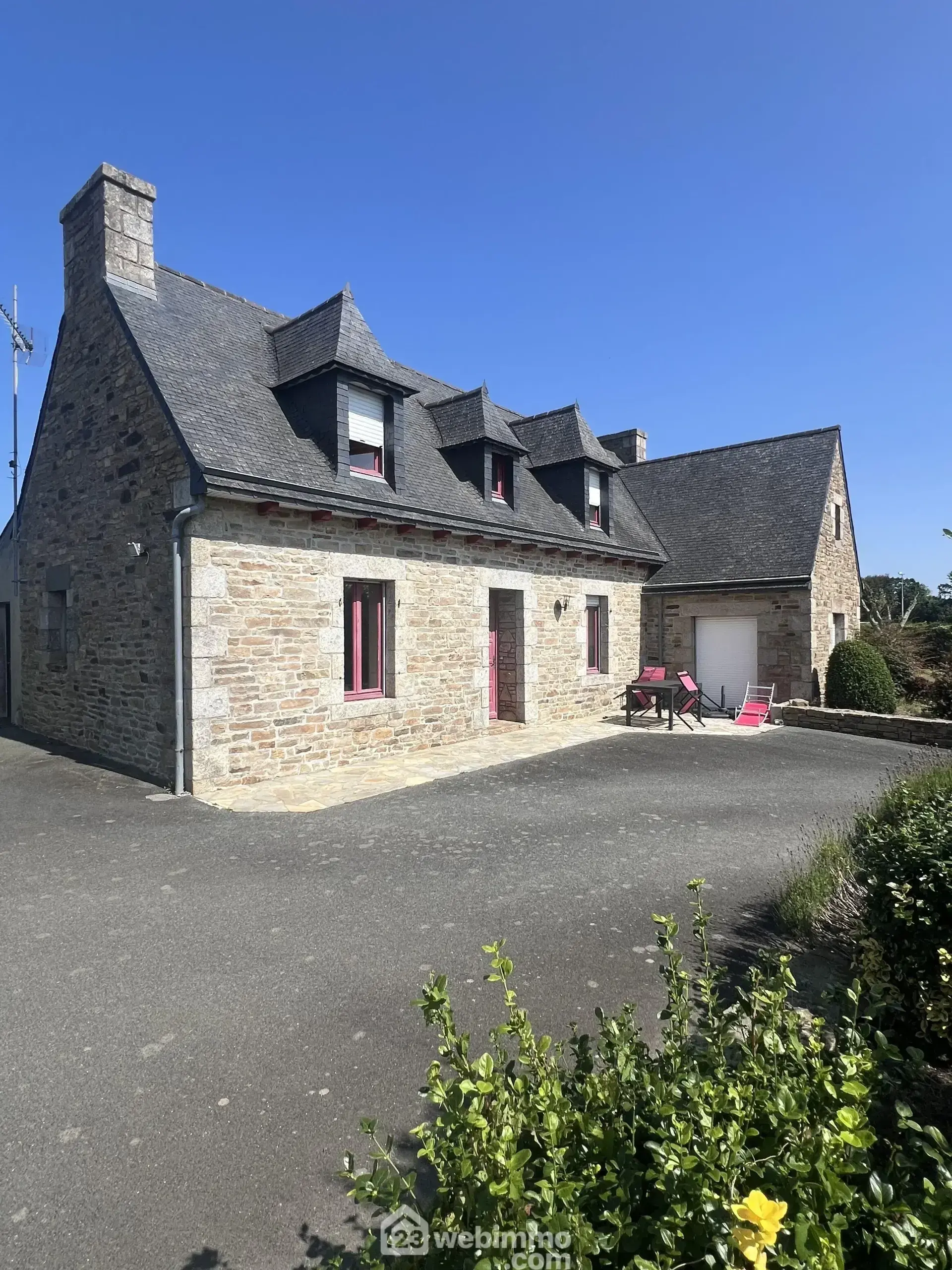 Maison en pierre à rénover avec potentiel à Ploumilliau 155m² 