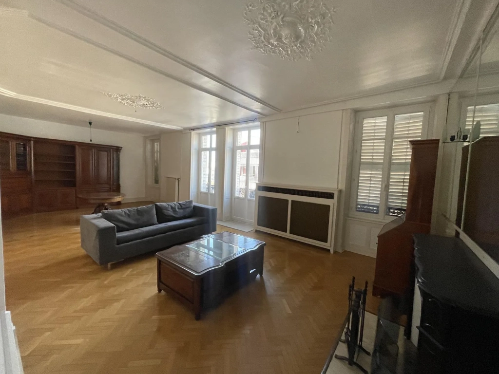 Appartement bourgeois de 154 m² en centre-ville d'Épinal à vendre