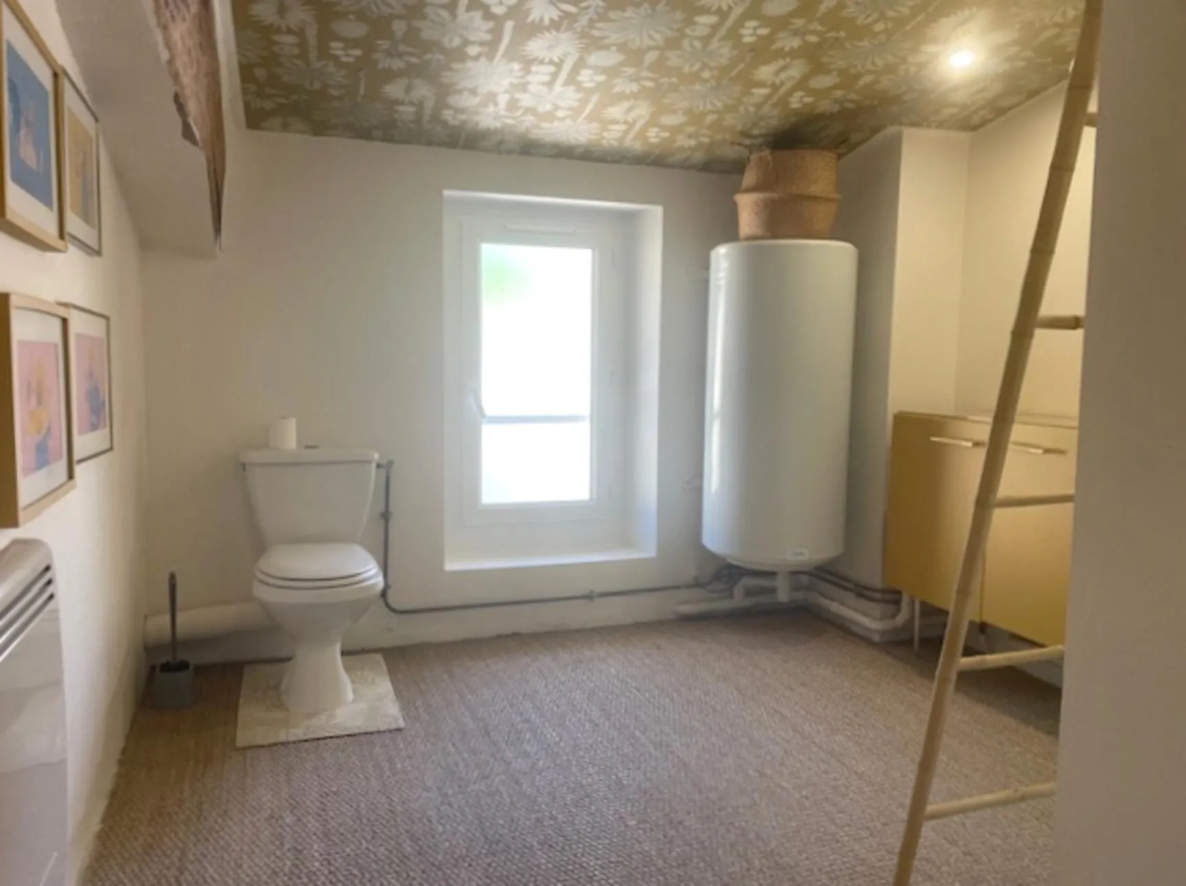 Maison de village en pierre à Targon avec séjour, cuisine équipée et cour intérieure 