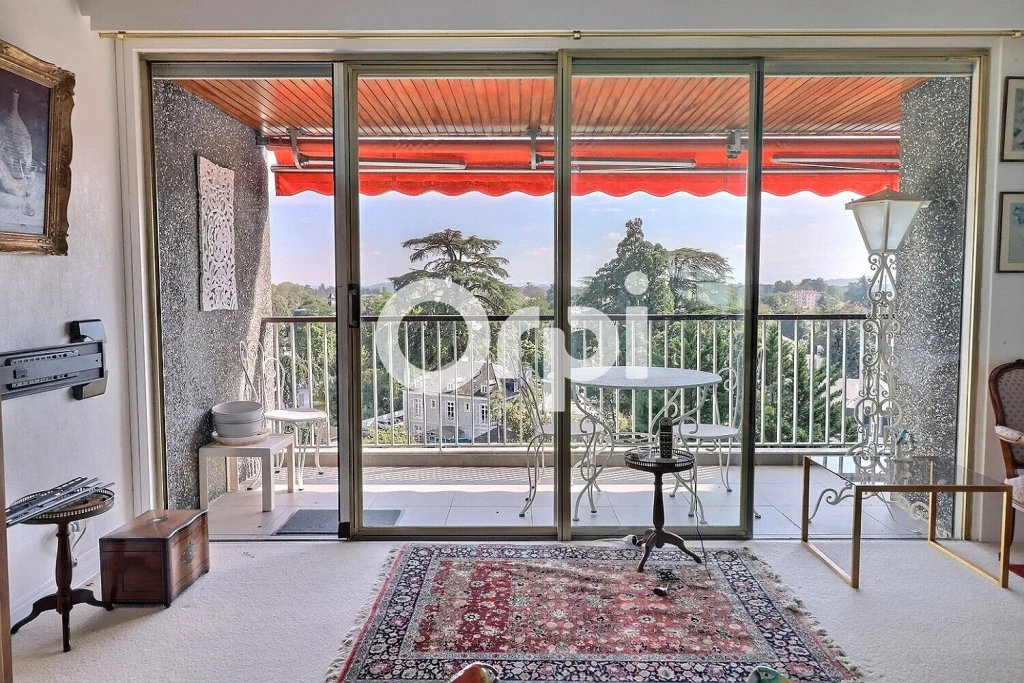 Appartement T3 à vendre à Pau avec vue sur Pyrénées, garage et cave