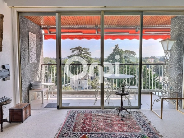 Appartement T3 à vendre à Pau avec vue sur Pyrénées, garage et cave