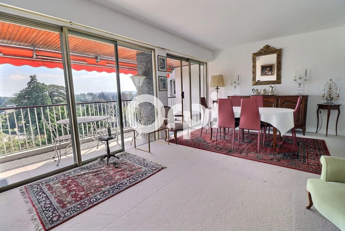 Appartement T3 à vendre à Pau avec vue sur Pyrénées, garage et cave 
