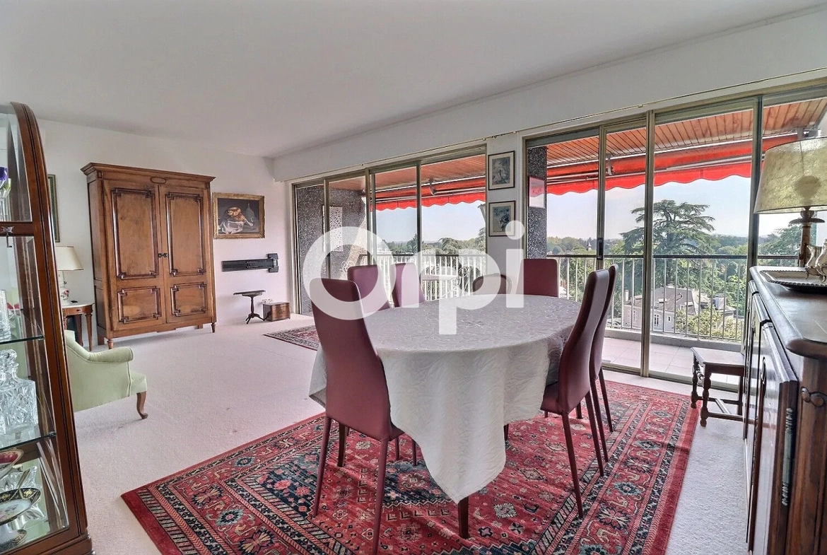 Appartement T3 à vendre à Pau avec vue sur Pyrénées, garage et cave 