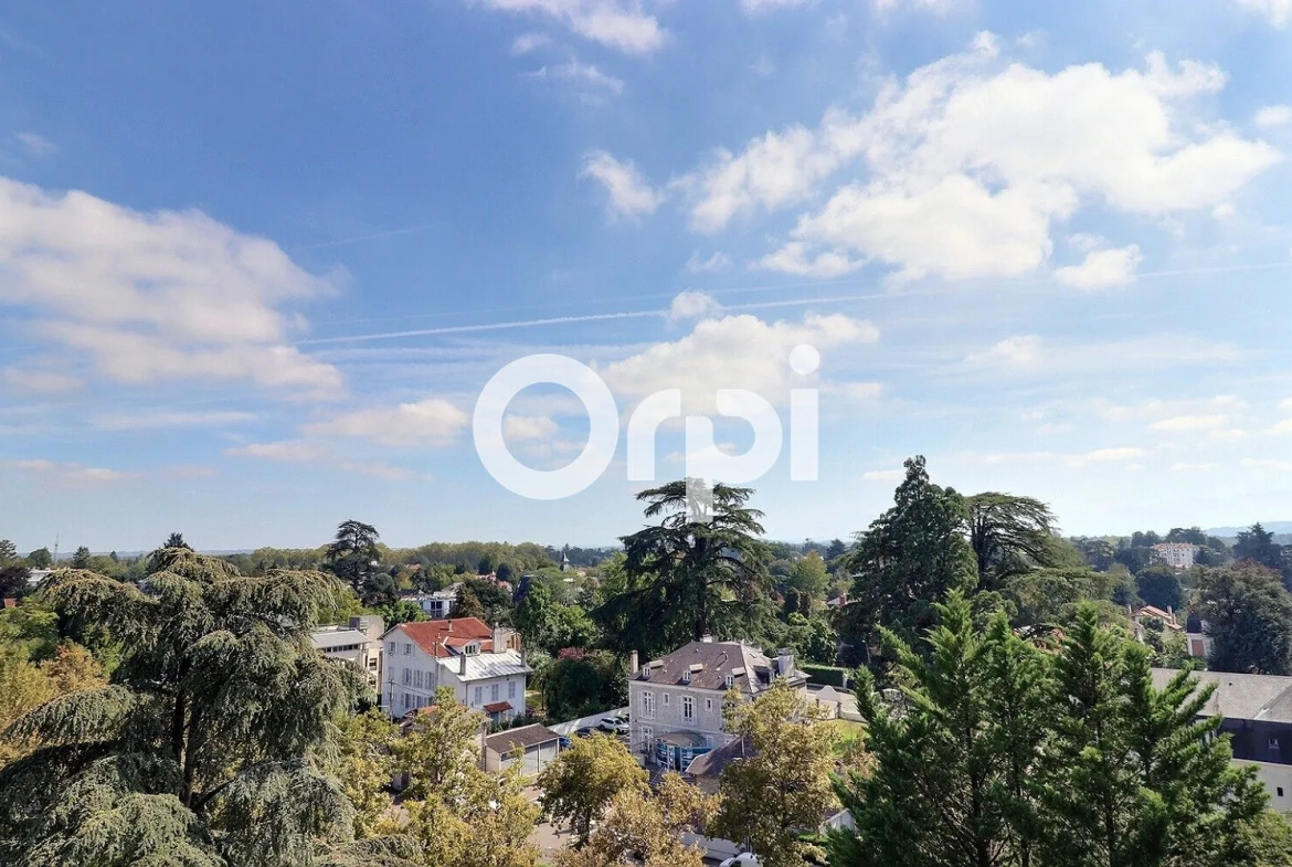 Appartement T3 à vendre à Pau avec vue sur Pyrénées, garage et cave 