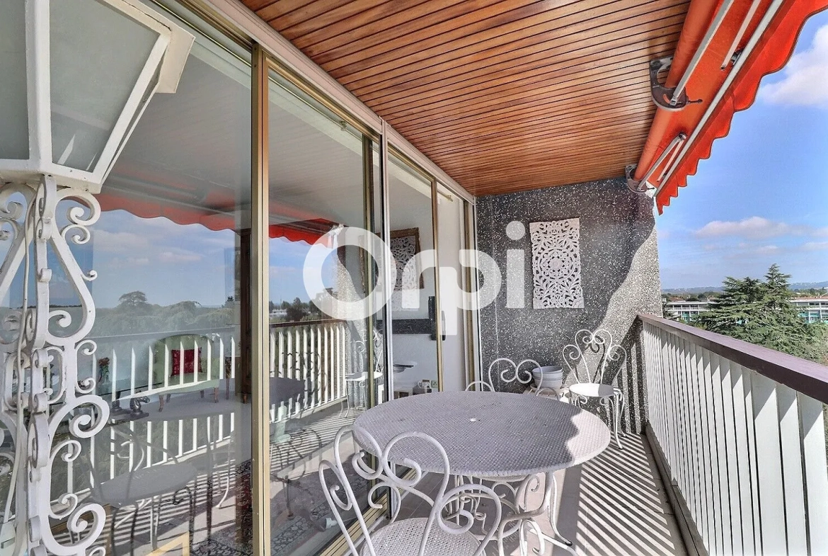 Appartement T3 à vendre à Pau avec vue sur Pyrénées, garage et cave 