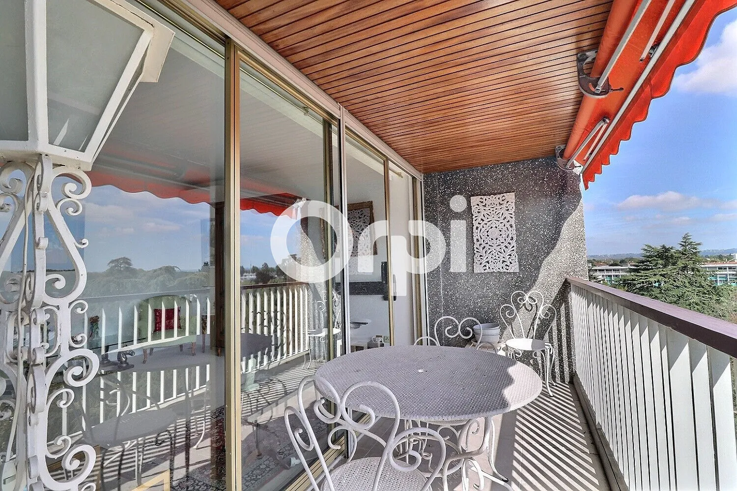 Appartement T3 à vendre à Pau avec vue sur Pyrénées, garage et cave 