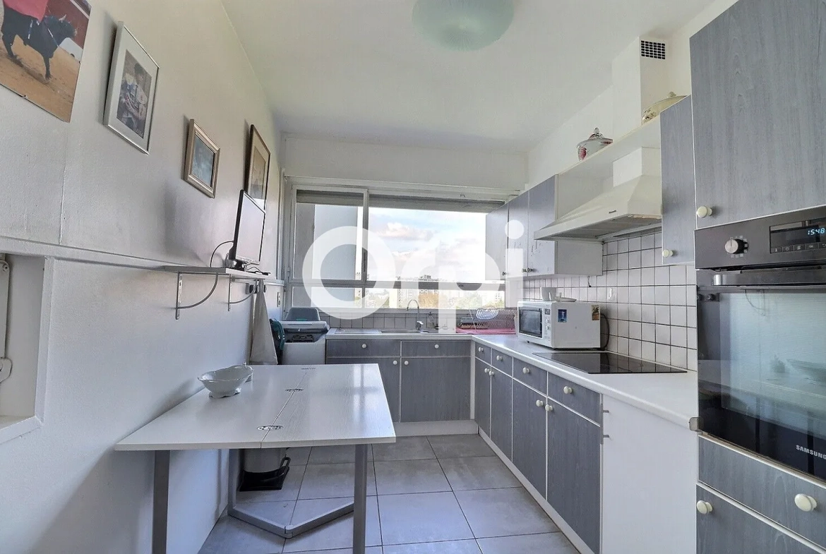 Appartement T3 à vendre à Pau avec vue sur Pyrénées, garage et cave 