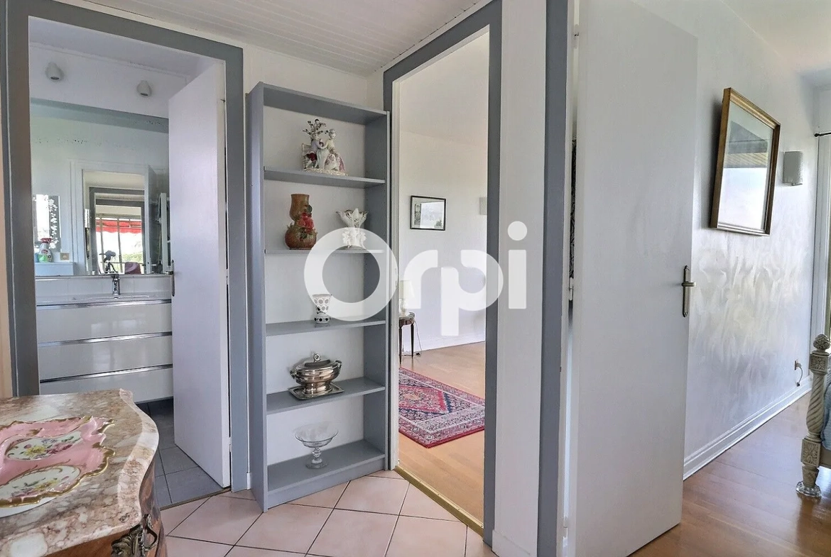 Appartement T3 à vendre à Pau avec vue sur Pyrénées, garage et cave 