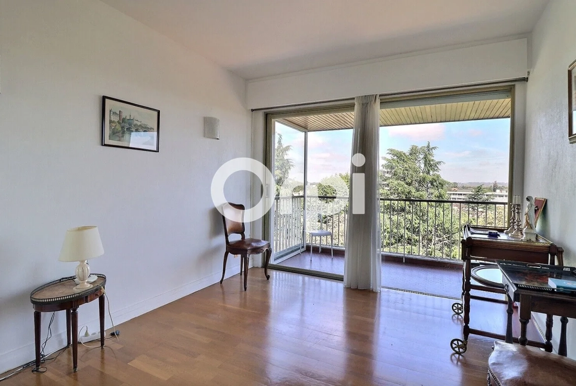 Appartement T3 à vendre à Pau avec vue sur Pyrénées, garage et cave 