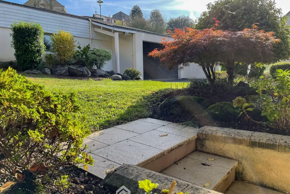 Maison spacieuse de 206 m² à Sèvremont – Quartier calme et proche des attractions 