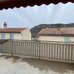 Belle maison à vendre au centre-ville de Laragne Monteglin avec garage et terrasse