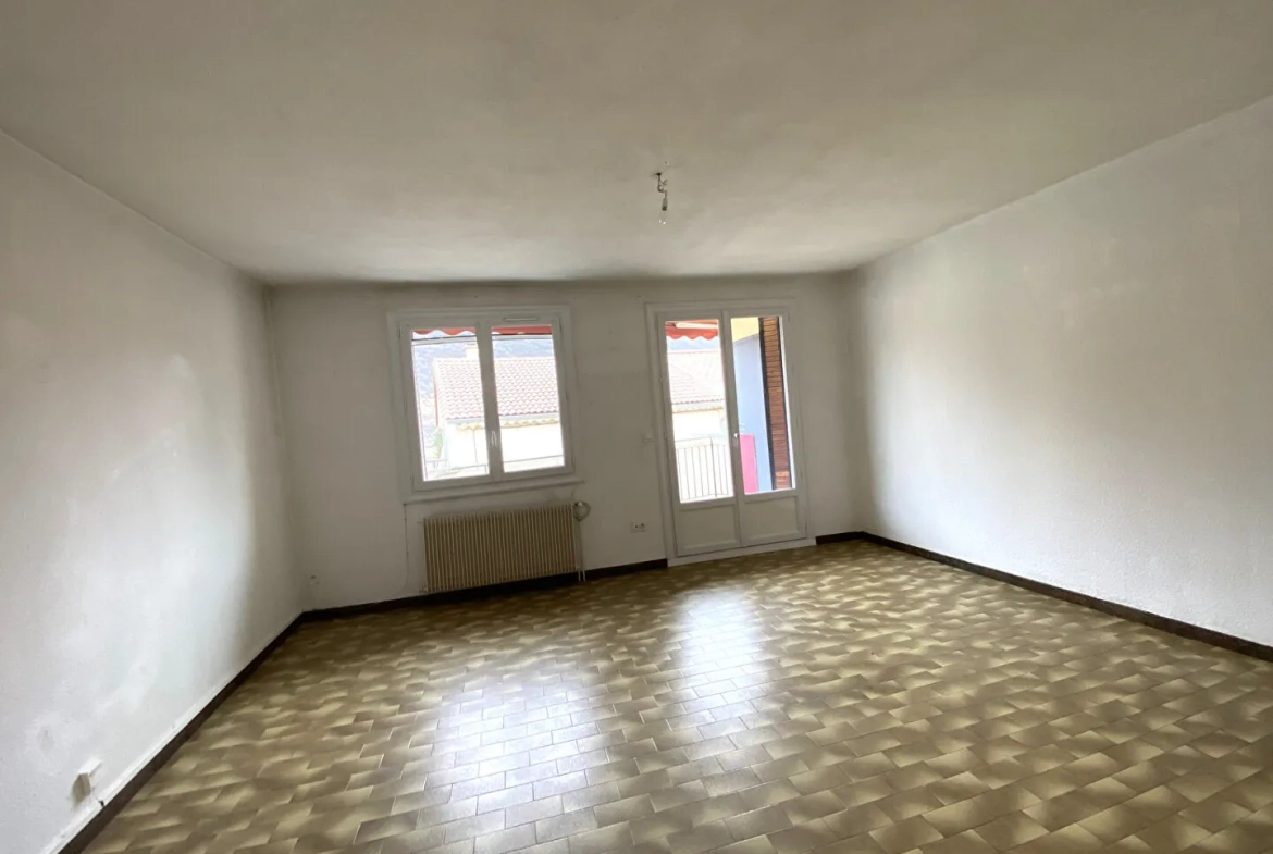 Belle maison à vendre au centre-ville de Laragne Monteglin avec garage et terrasse 