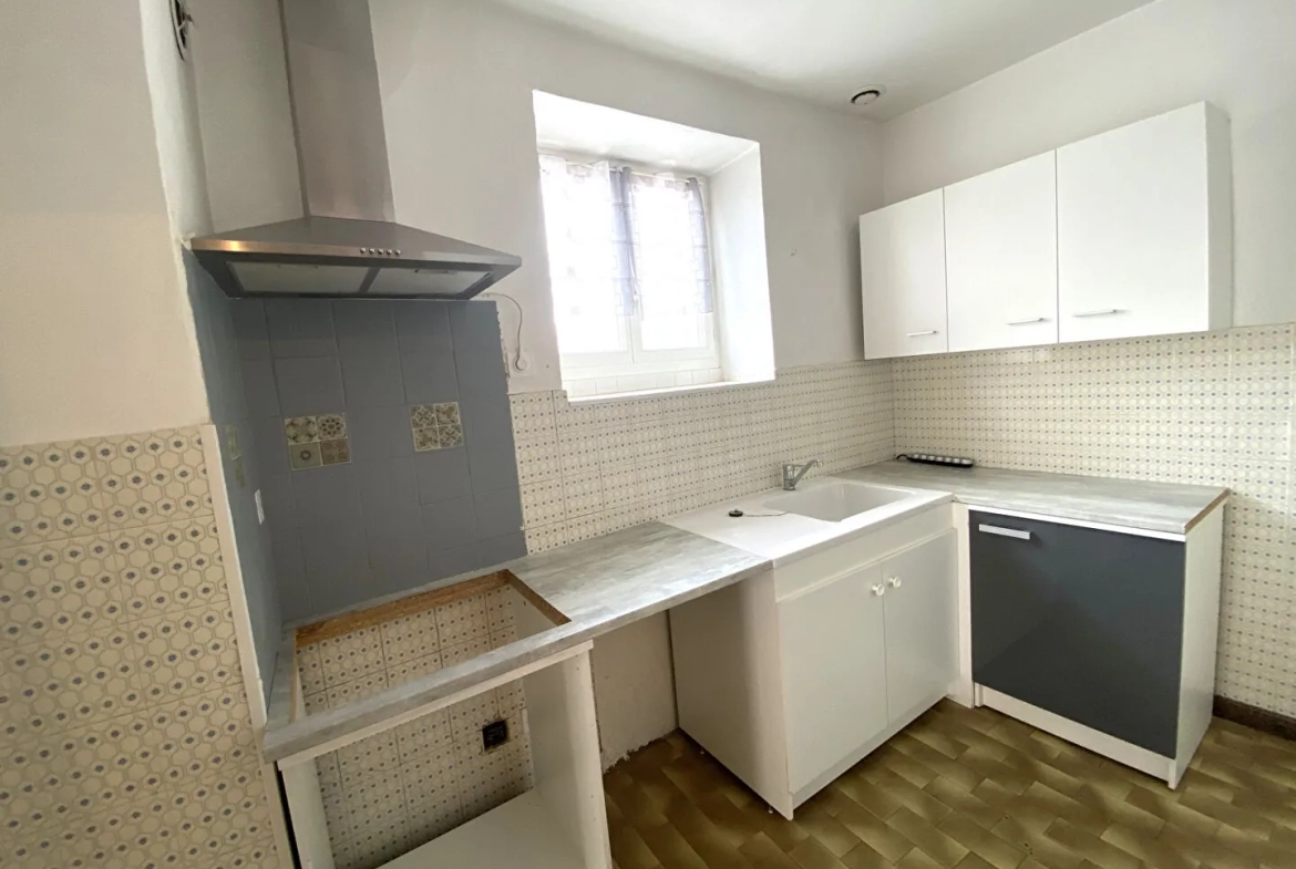 Belle maison à vendre au centre-ville de Laragne Monteglin avec garage et terrasse 