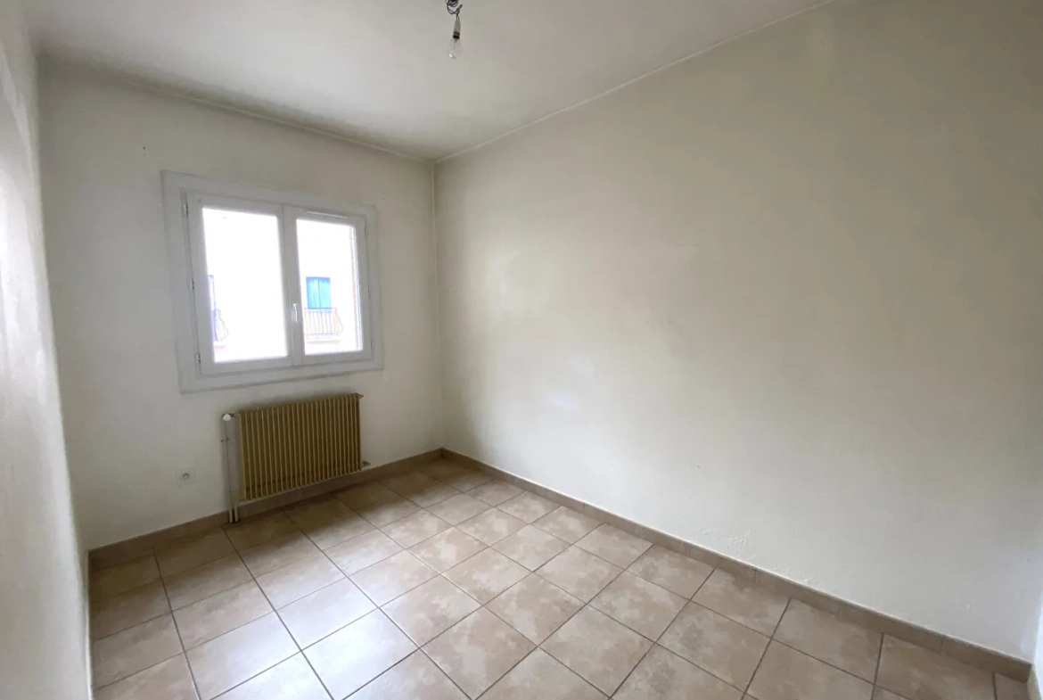 Belle maison à vendre au centre-ville de Laragne Monteglin avec garage et terrasse 
