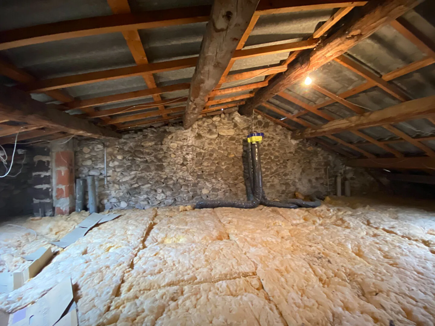 Belle maison à vendre au centre-ville de Laragne Monteglin avec garage et terrasse 