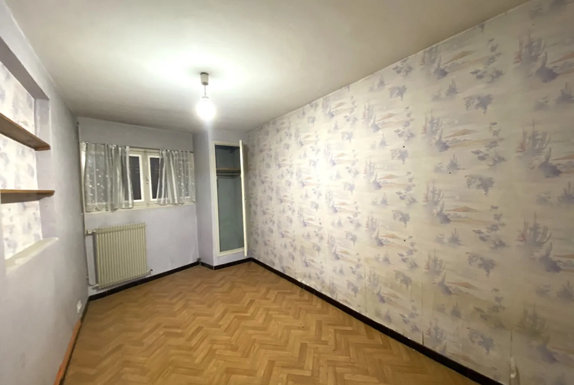 Belle maison à vendre au centre-ville de Laragne Monteglin avec garage et terrasse 