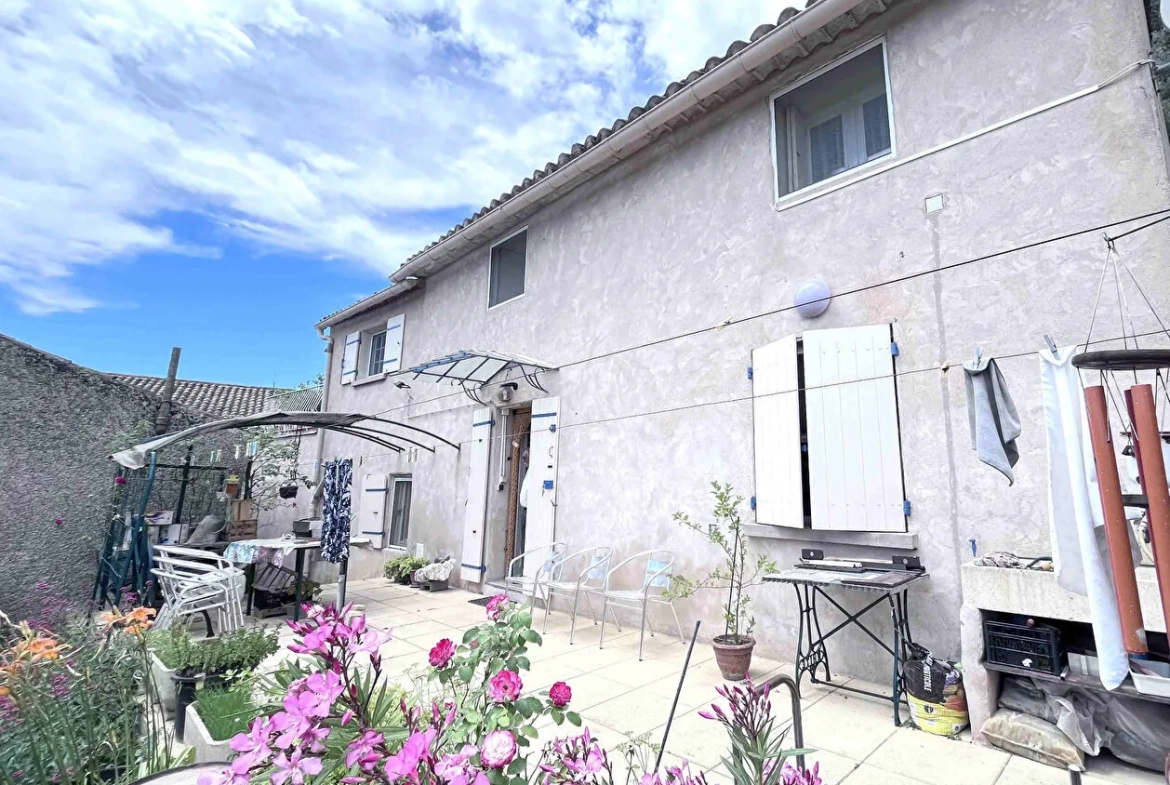 Charmante maison en pierre de 190m² avec vue sur le Luberon à vendre à Les Beaumettes 