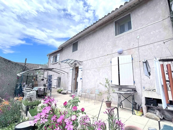 Charmante maison en pierre de 190m² avec vue sur le Luberon à vendre à Les Beaumettes