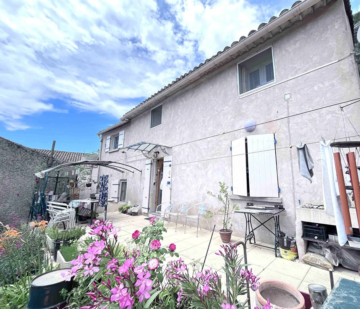 Charmante maison en pierre de 190m² avec vue sur le Luberon à vendre à Les Beaumettes 