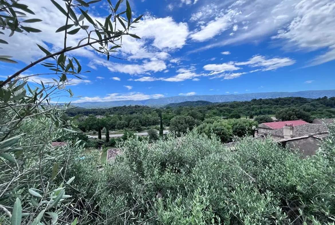 Charmante maison en pierre de 190m² avec vue sur le Luberon à vendre à Les Beaumettes 