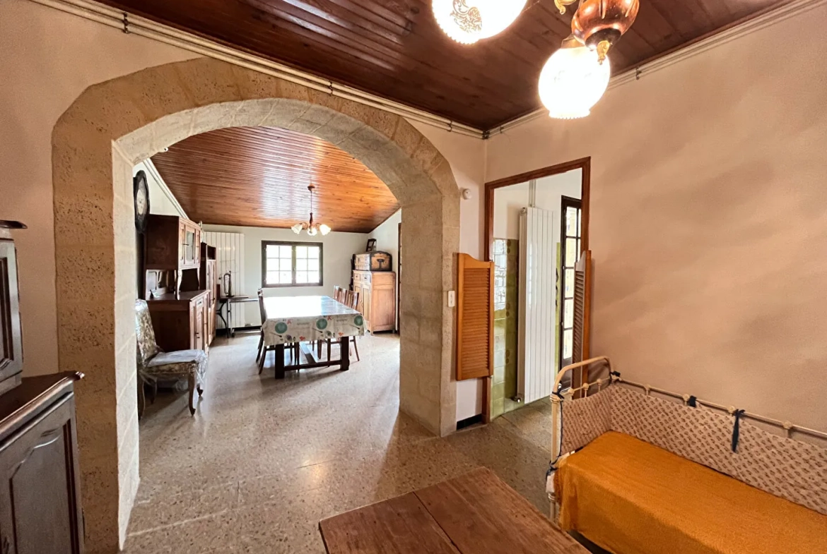 Charmante maison en pierre de 190m² avec vue sur le Luberon à vendre à Les Beaumettes 