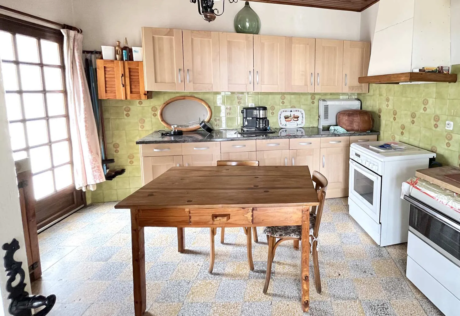 Charmante maison en pierre de 190m² avec vue sur le Luberon à vendre à Les Beaumettes 