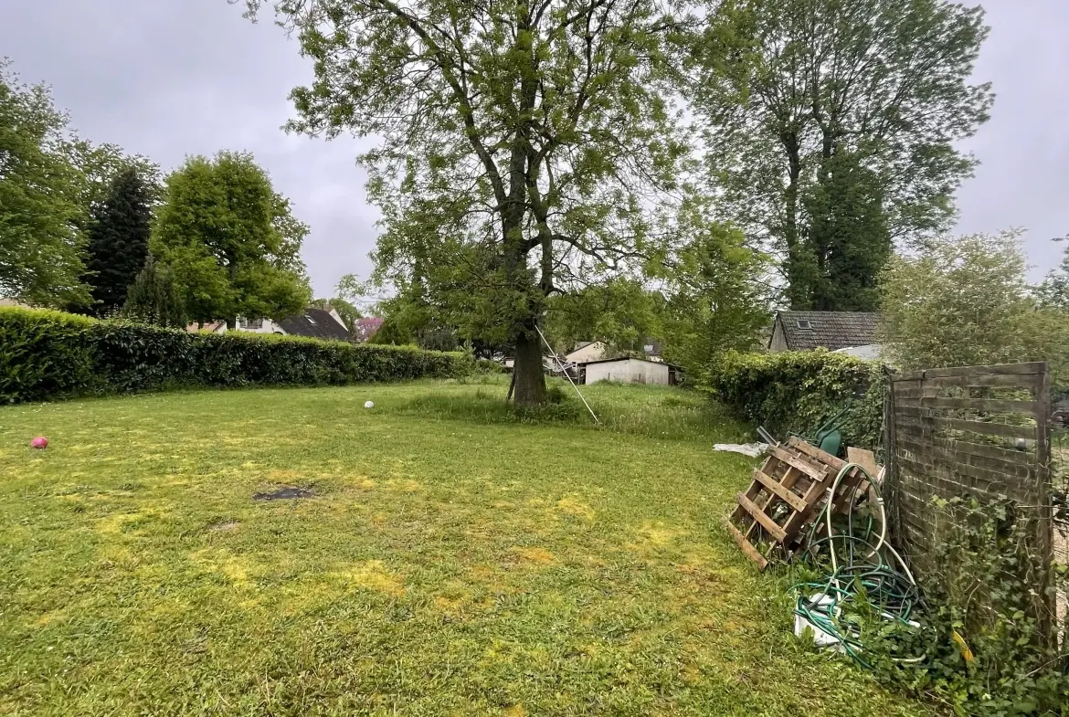 Terrain constructible de 380m² à Houdan avec vue dégagée, calme et proximité écoles et commerces 