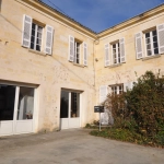 Belle maison en pierre de 196 m² avec cour et jardin à Capian