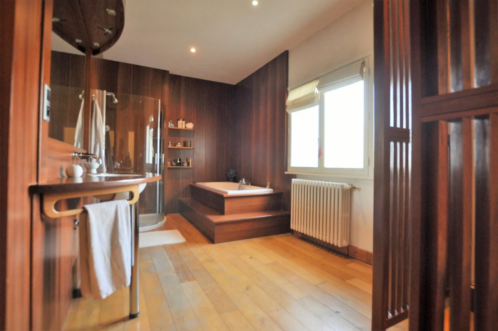 Belle maison en pierre de 196 m² avec cour et jardin à Capian 