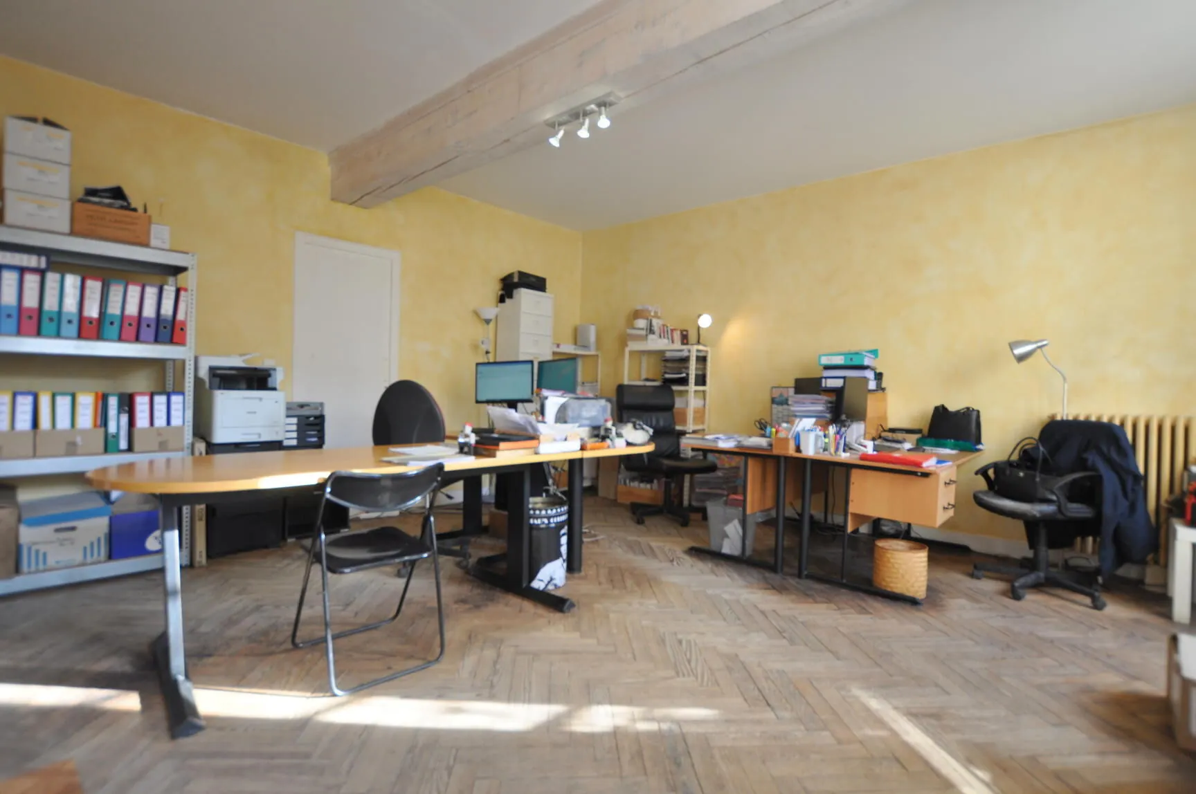 Belle maison en pierre de 196 m² avec cour et jardin à Capian 