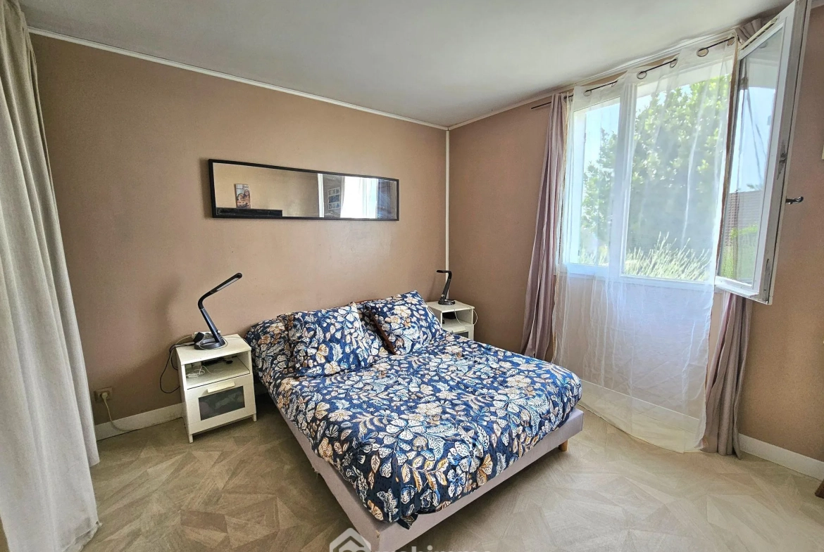 Maison de plain-pied à vendre à La Grande Paroisse, 100 m² avec jardin et proximité écoles 